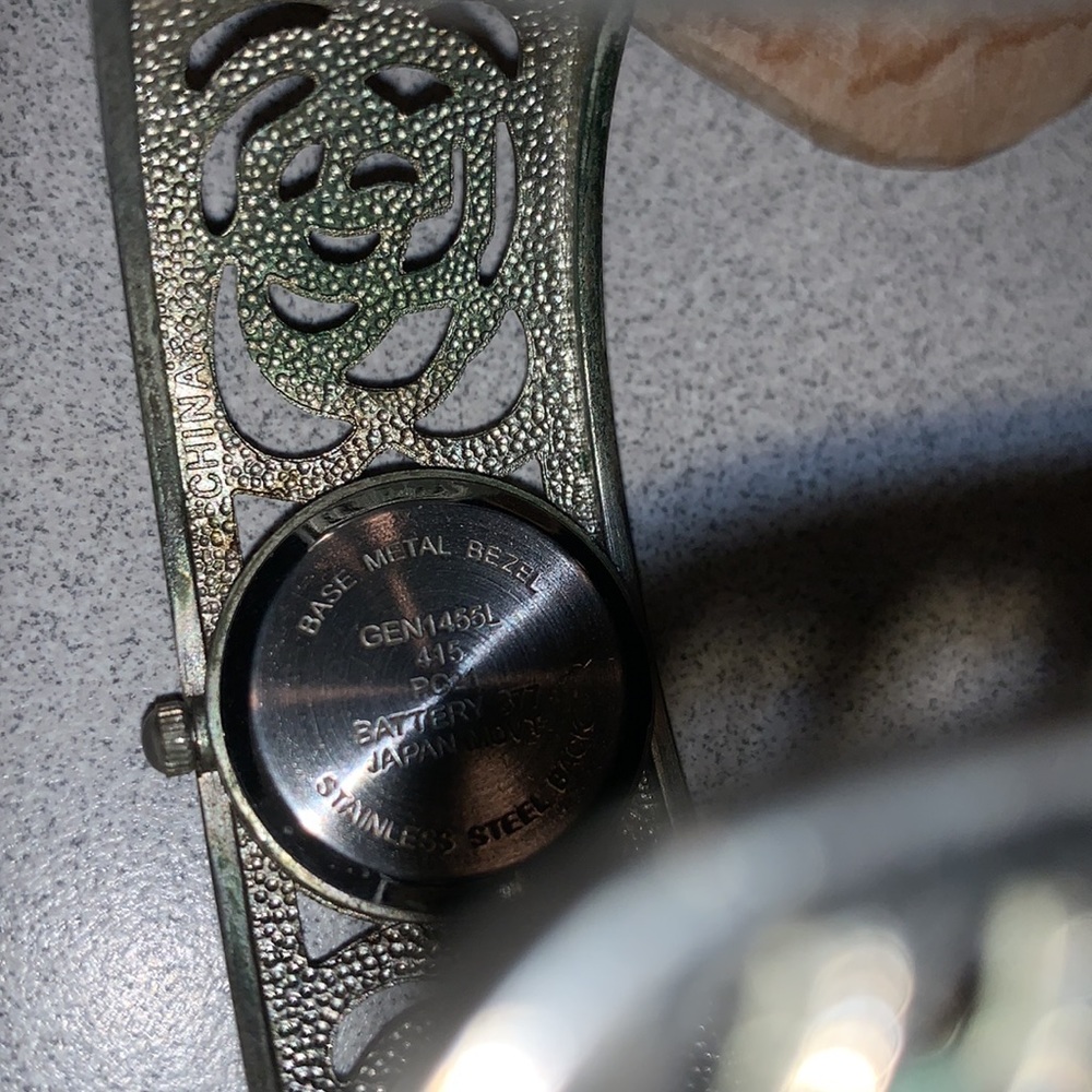 Very Comfortable Hinge Cuff Quartz Watch with Faux Stones Around Face - Picture 6 of 8